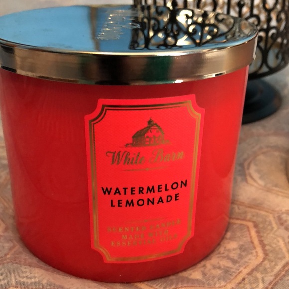 **SOLD** Bath and BodyWorks white Barn Candles - Picture 2 of 9